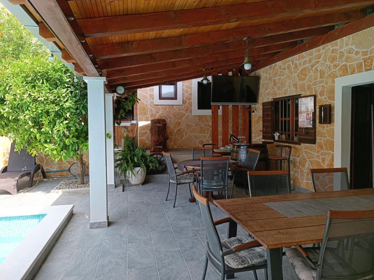 Villa Vlade- From The Heated Pool To The Beach In 1 Minute Jesenice  Εξωτερικό φωτογραφία