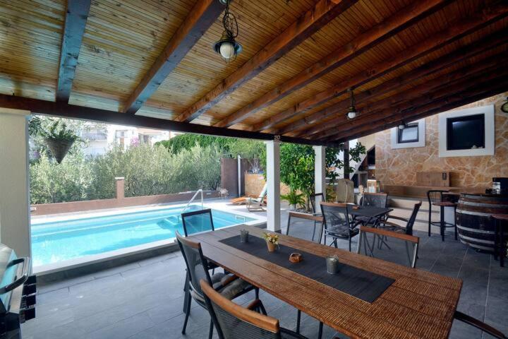 Villa Vlade- From The Heated Pool To The Beach In 1 Minute Jesenice  Εξωτερικό φωτογραφία