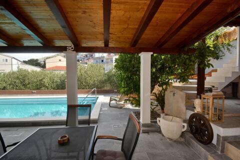 Villa Vlade- From The Heated Pool To The Beach In 1 Minute Jesenice  Εξωτερικό φωτογραφία